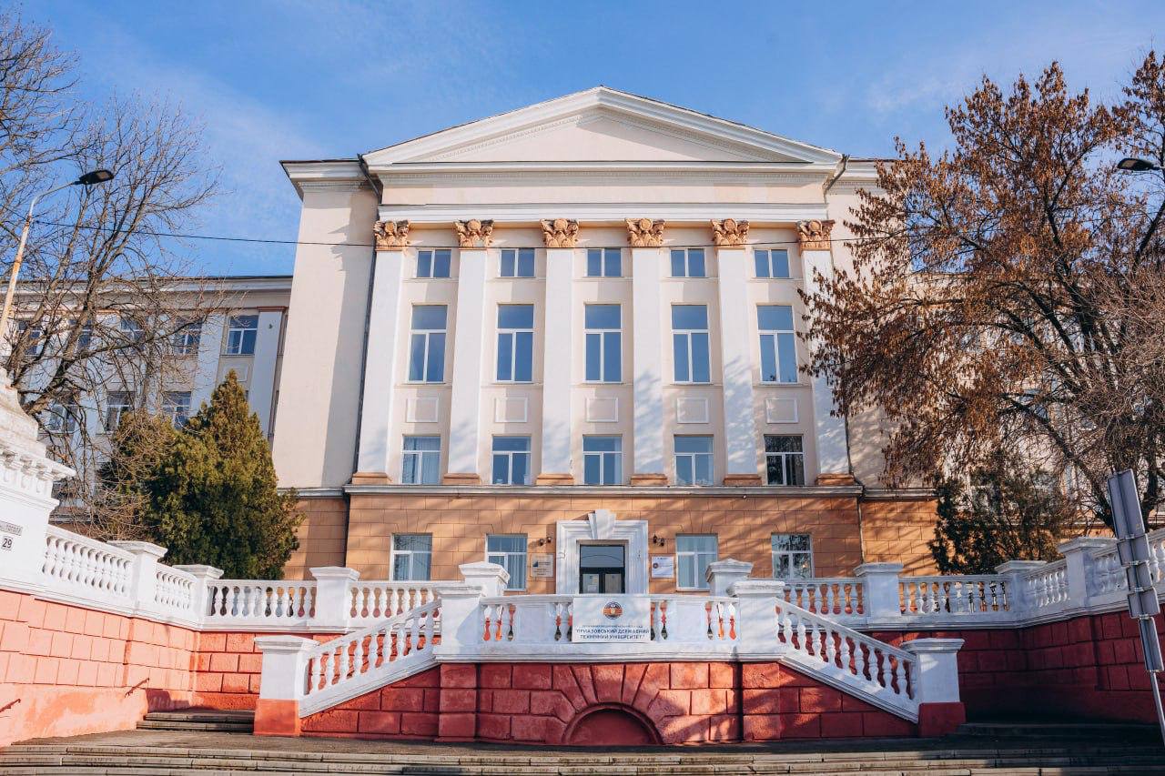 Як у Дніпрі працює релокований з Маріуполя університет, де більшість студентів – молодь з ТОТ