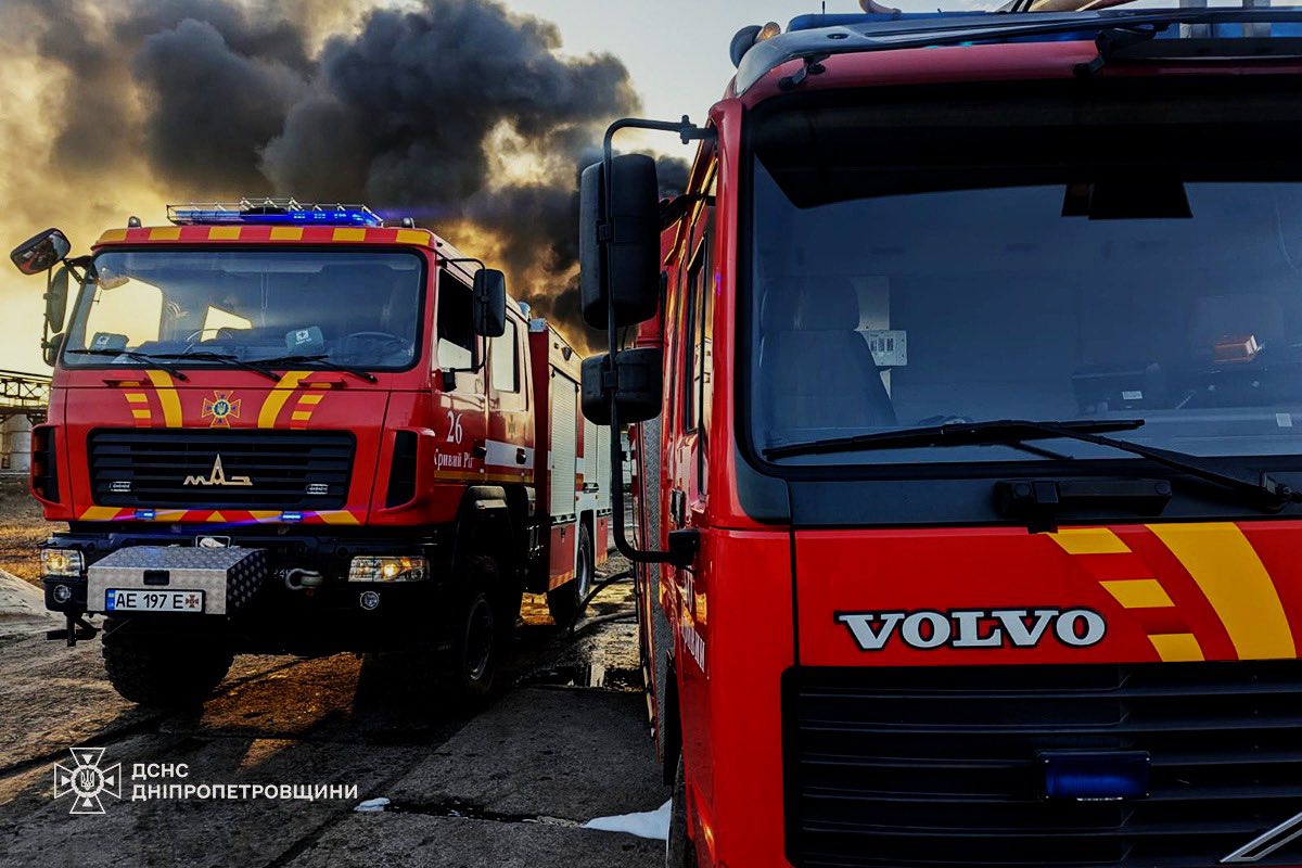 Майже десять ударів за ніч: на Дніпровщині з-під завалів дістали тіло чоловіка