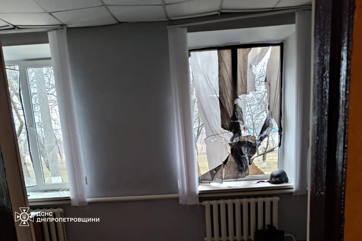 Натисни щоб дізнатись більше про: Ворог атакував чотири райони Дніпровщини: поранені двоє людей, є руйнування