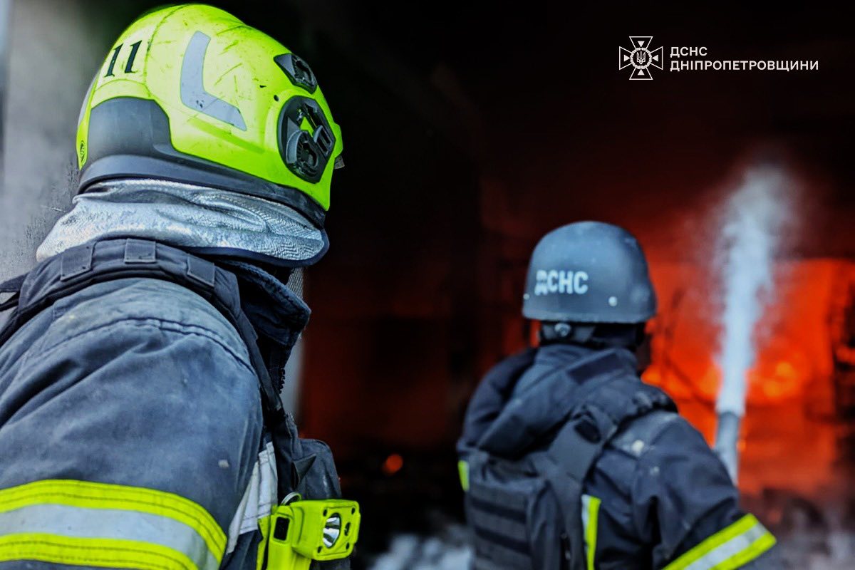 Майже десять ударів за ніч: на Дніпровщині з-під завалів дістали тіло чоловіка