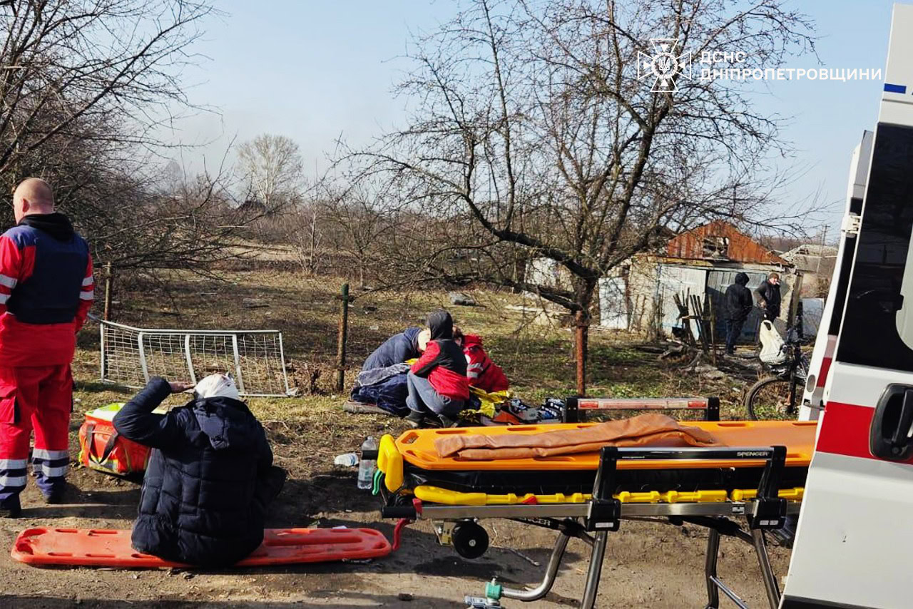 Удар по Синельниківщині: з-під завалів дістали двох загиблих, серед поранених – троє дітей