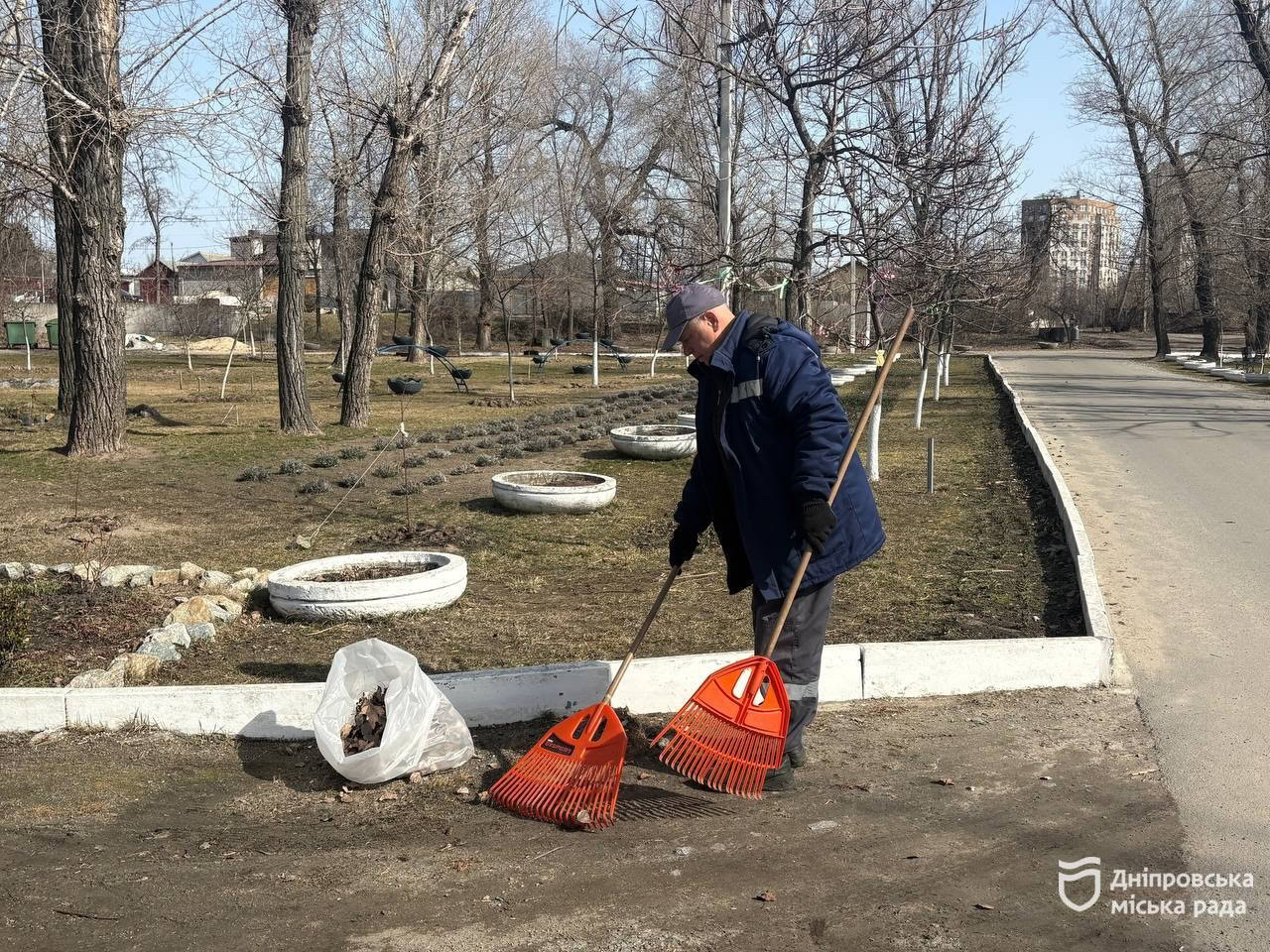 Тюльпани, лаванда і троянди: у парку Сагайдак у Дніпрі стартували весняні роботи
