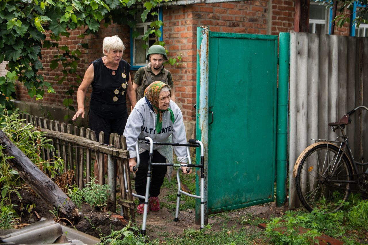 Дім, страх і чужа брехня: чому люди залишаються під обстрілами