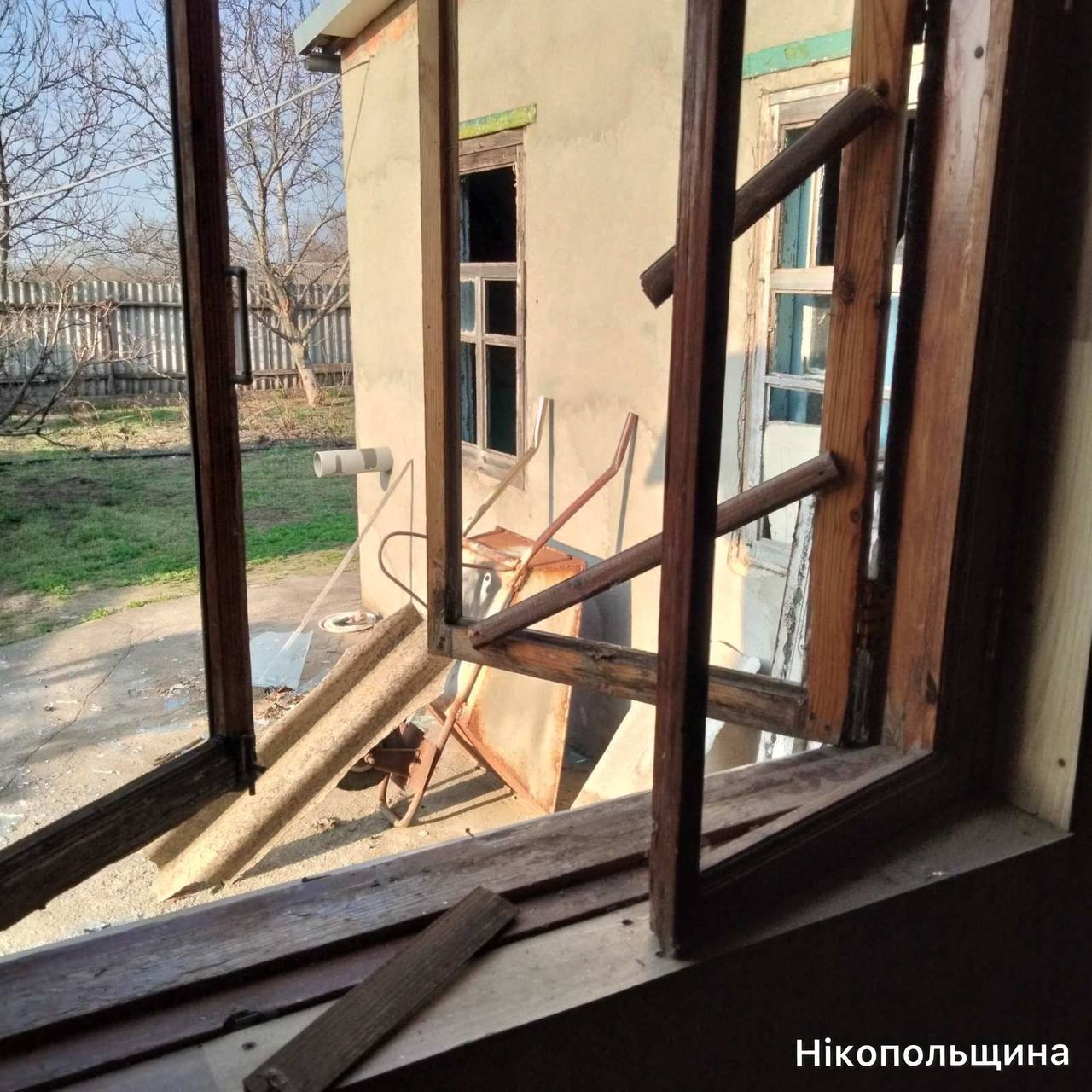 Удар по Синельниковому: загинув чоловік, поранений 12-річний хлопчик