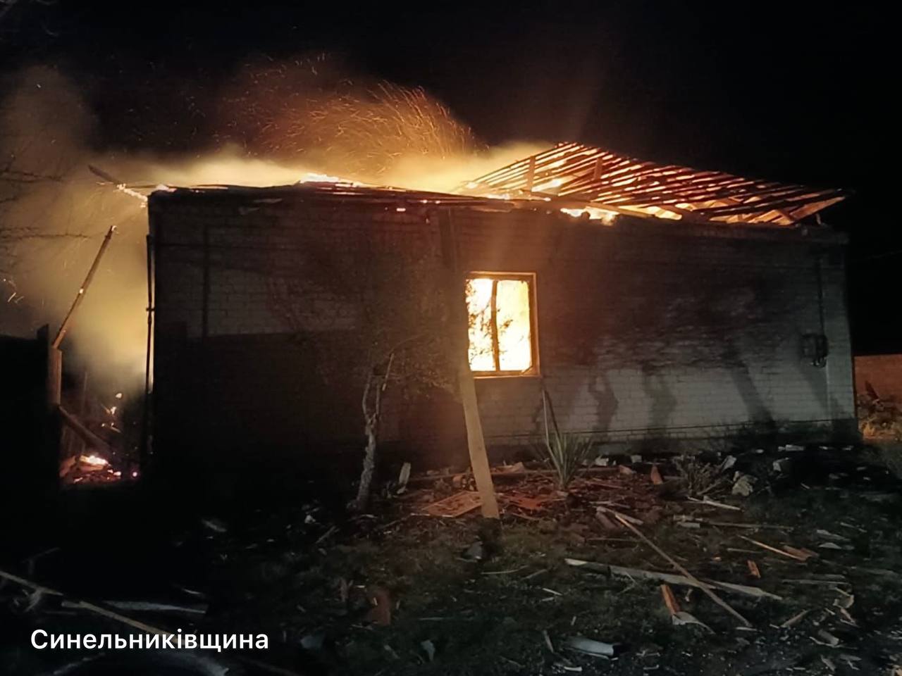 Удар по автобусу в Нікополі і загибель дитини: що відомо про атаки на Дніпровщині (ОНОВЛЕННЯ)