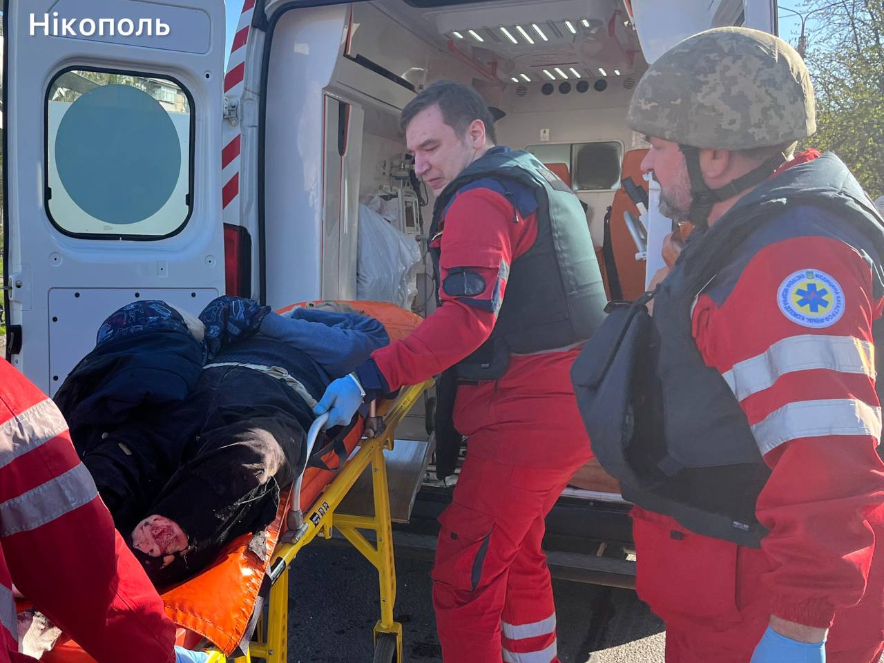 Удар по автобусу в Нікополі і загибель дитини: що відомо про атаки на Дніпровщині (ОНОВЛЕННЯ)