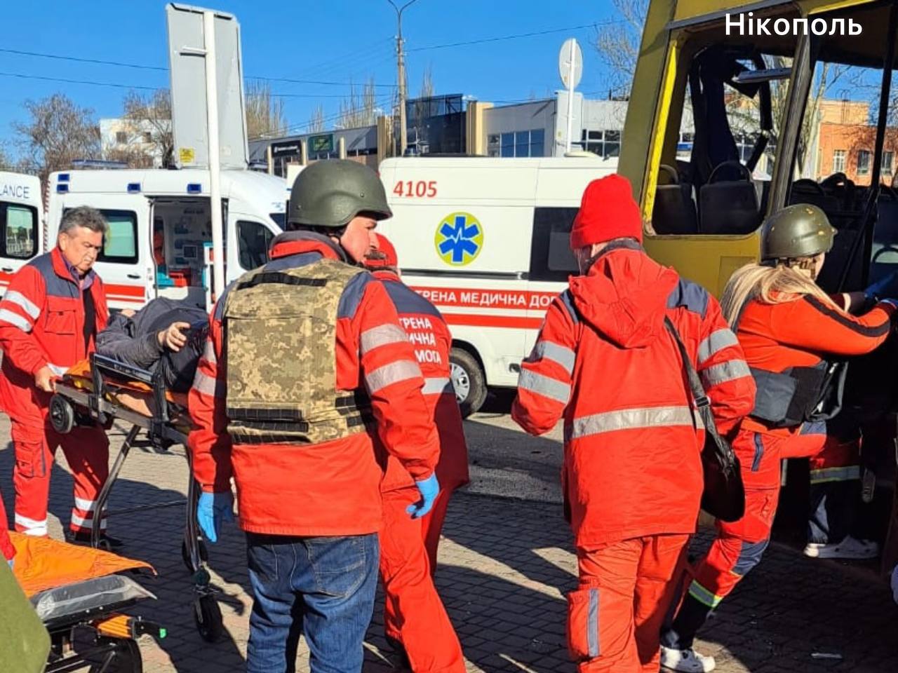 Удар по автобусу в Нікополі і загибель дитини: що відомо про атаки на Дніпровщині (ОНОВЛЕННЯ)