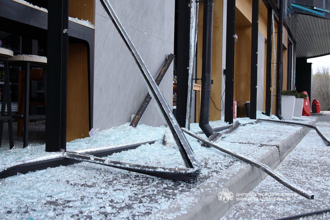 Удар по Дніпру вдень 14 квітня: є загиблі та поранені, на місці пожежа (ОНОВЛЕННЯ)