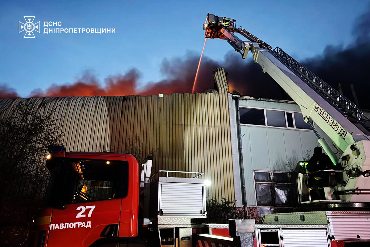 Удар по автобусу в Нікополі і загибель дитини: що відомо про атаки на Дніпровщині (ОНОВЛЕННЯ)