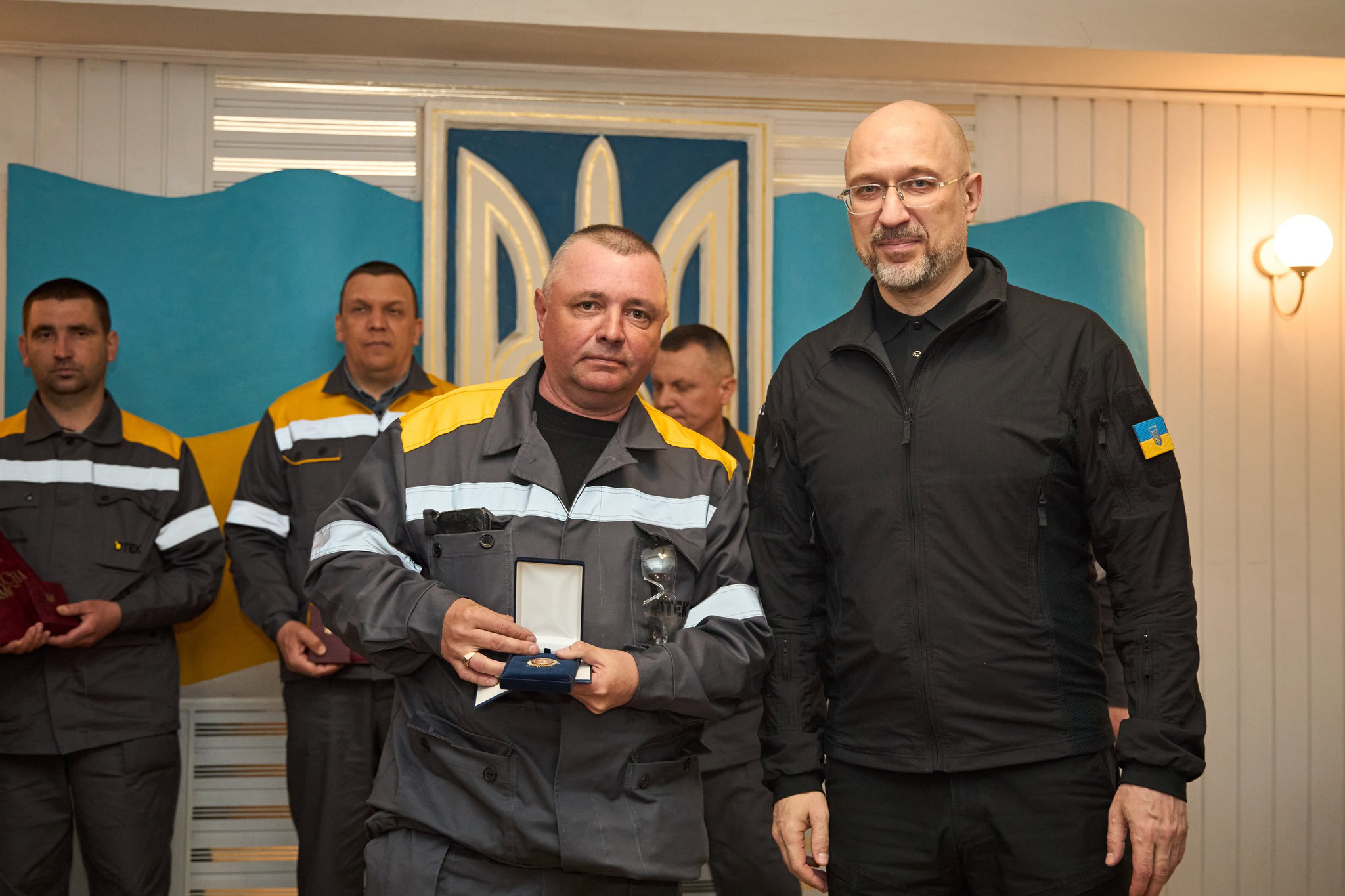 Семеро працівників Придніпровської ТЕС отримали нагороди від міністра енергетики